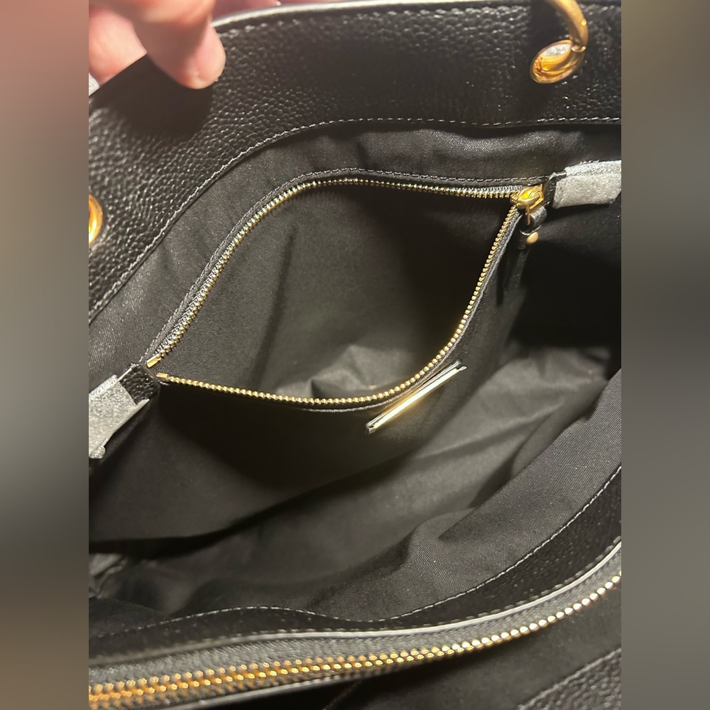 Tory Burch Everly Pebbled Leather Tote w/ Gold Hardware NWOT - Picture 15 of 16